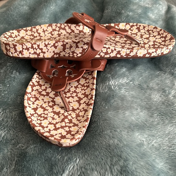 TORY BURCH FLIP FLOPS/Sandals. REDUCED!! - Picture 3 of 6